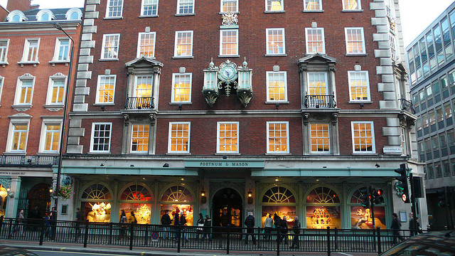 英国王室御用達の食料品 百貨店 フォートナム アンド メイソン Fortnum Mason でロンドンのお土産はいかが イギリス ロンドン の現地ツアー バスツアーとホテル B Bとグルメ